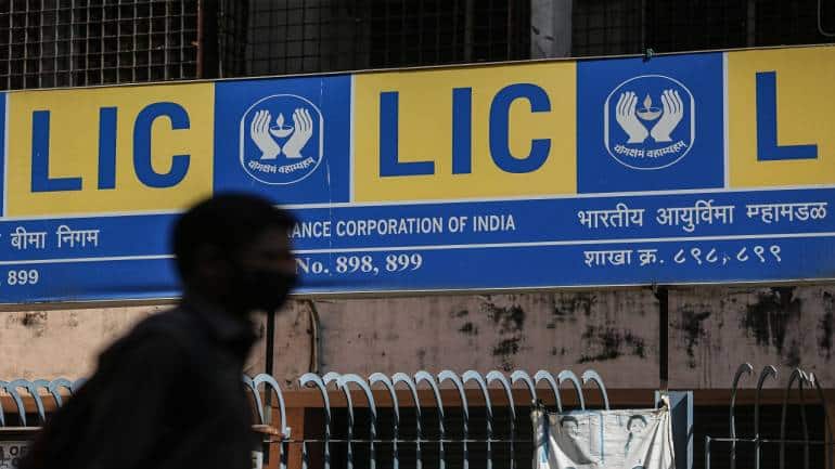 LIC IPO market debut highlights: Stock ends first trading day at Rs 872/share on BSE, down 8% from issue price - Moneycontrol