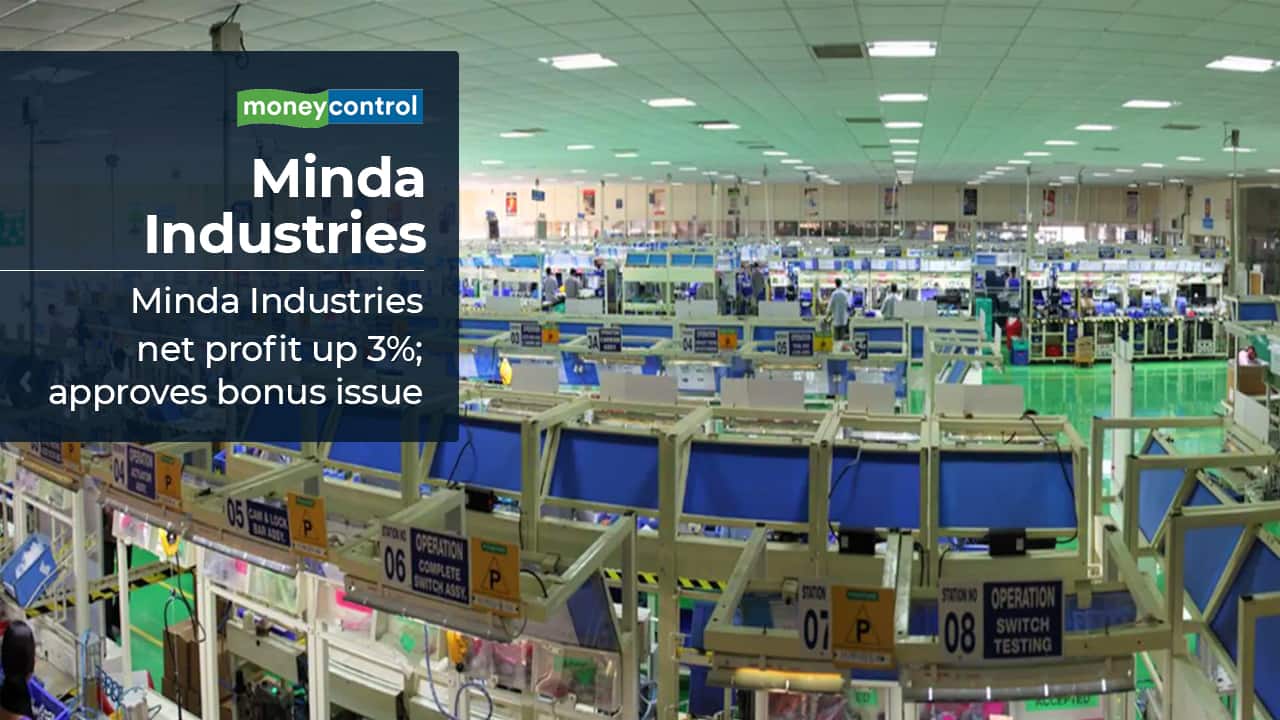 Minda Industries net profit up 3%; approves bonus issue. Minda Industries Ltd said its net profit rose 3% to Rs 144 crore in the March quarter as against Rs 140 crore a year ago. Revenue rise 7.90% to Rs 2415.08 crore. The firm said its board approved raising Rs 1000 crore via debt. It also approved bonus shares of 1 new share for every 1 share held.