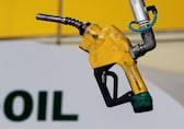 Oil prices extend gains as weaker dollar, tight supplies support
