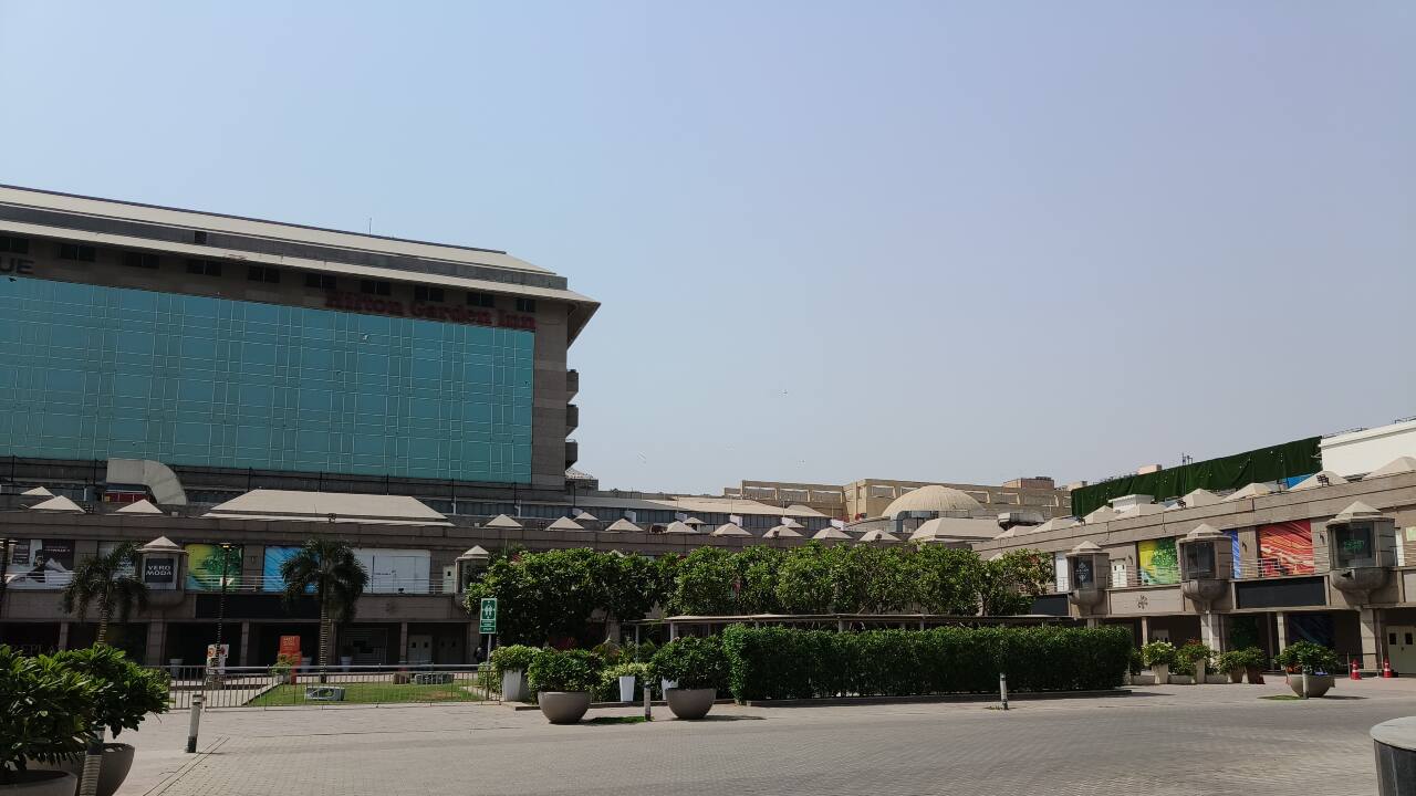 The main camera on the Realme GT Neo 3 takes detailed shots in daylight. Images were sharp with mostly accurate colours, although saturation can be on the heavy side at times. 