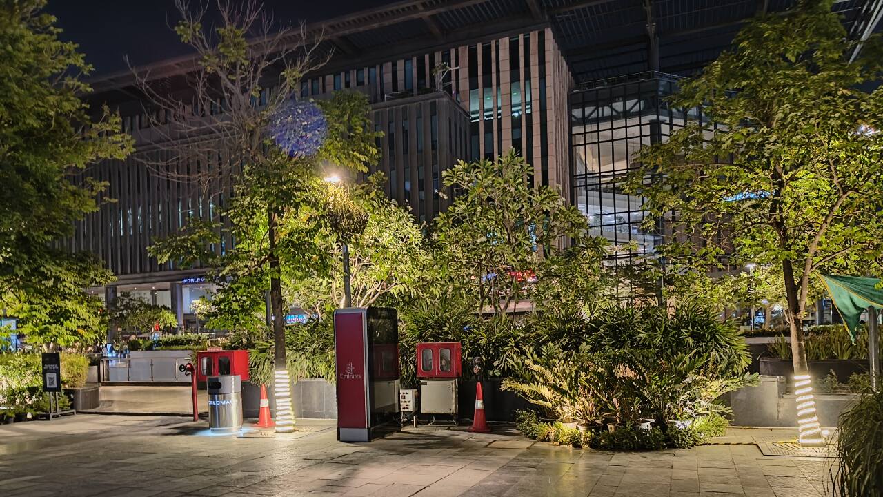 Switching to night mode in low light brings in more light and detail in scenes. It is also effective in providing good colour tones and good exposure. Night mode on the ultrawide all depends on the ambient light in the scene but can often result in underwhelming images. The 16 MP selfie camera also takes detailed photos in bright light. It also snaps portraits with good edge detection and nice image separation. 