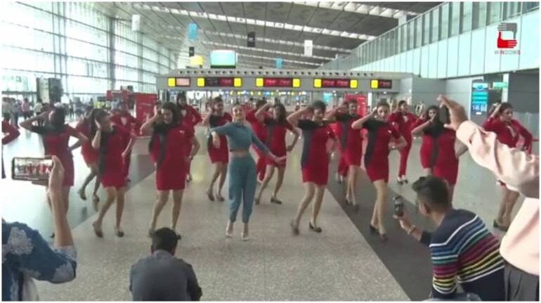 watch-spicejet-crew-teams-up-with-bengali-actor-for-flash-mob-at