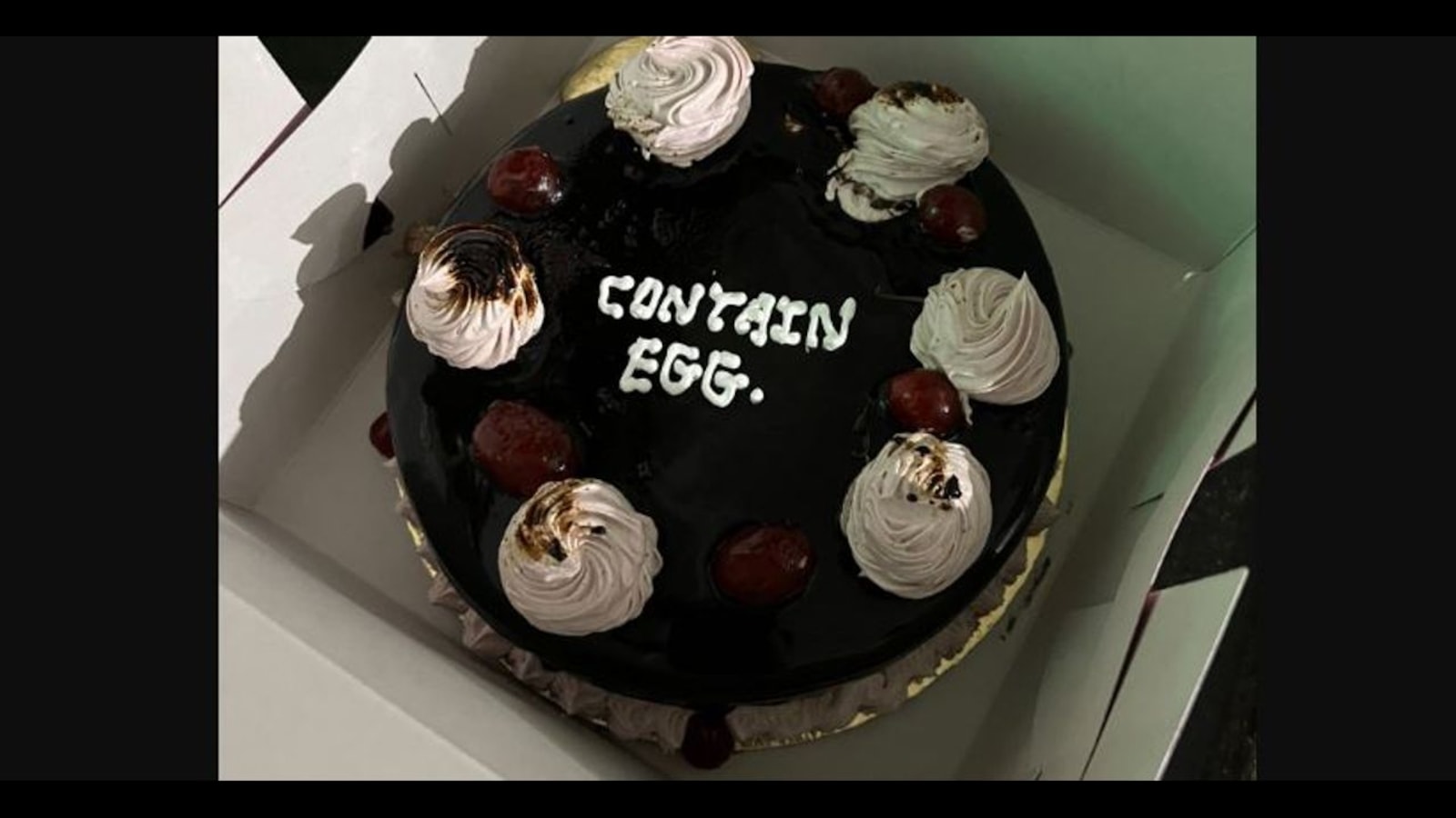 Contain egg': Twitter user shares hilarious message bakery wrote on his cake