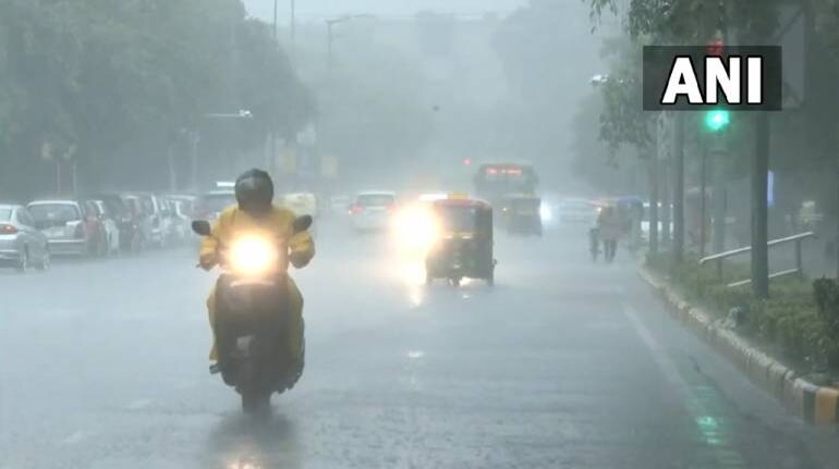 Waterlogging Traffic Snarls As Delhi Witnesses Seasons First Heavy Spell Of Rain 4997