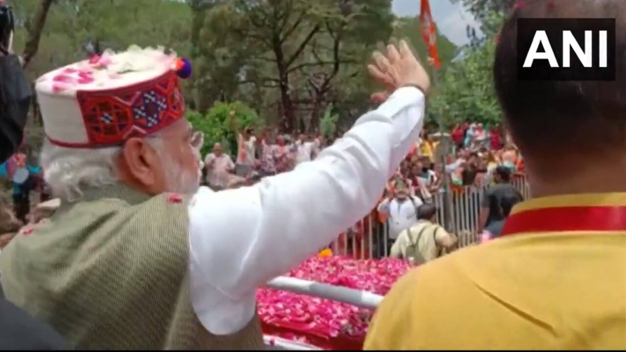 People of Himachal Pradesh extended a grand welcome to Prime Minister Narendra Modi during his road show from the KCCB Chowk to State Martyrs Memorial in Dharamshala on June 16. (Source: ANI)