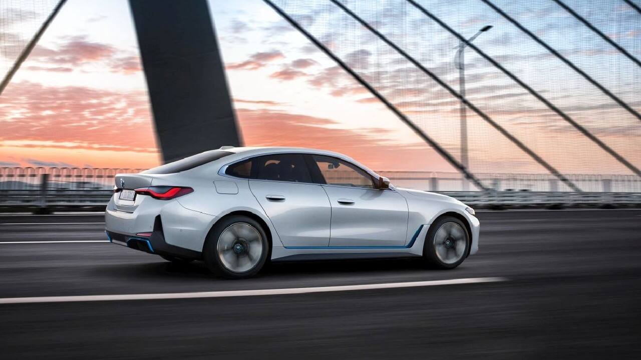 From the side you also get to the see the coupe-style roofline along with flush door handles to make the car slip through the air more efficiently. In terms of dimensions, the i4 measures 4,783 mm in length, 1,852 mm in width and 1,448 mm in height. Wheelbase measures in at 2,856 mm. Because of the battery pack and the low floor, the ground clearance stands at just 125 mm. These numbers are almost identical to its ICE powered counterpart save for the 1,442 mm height and the 140 mm ground clearance numbers. (Image: BMW)