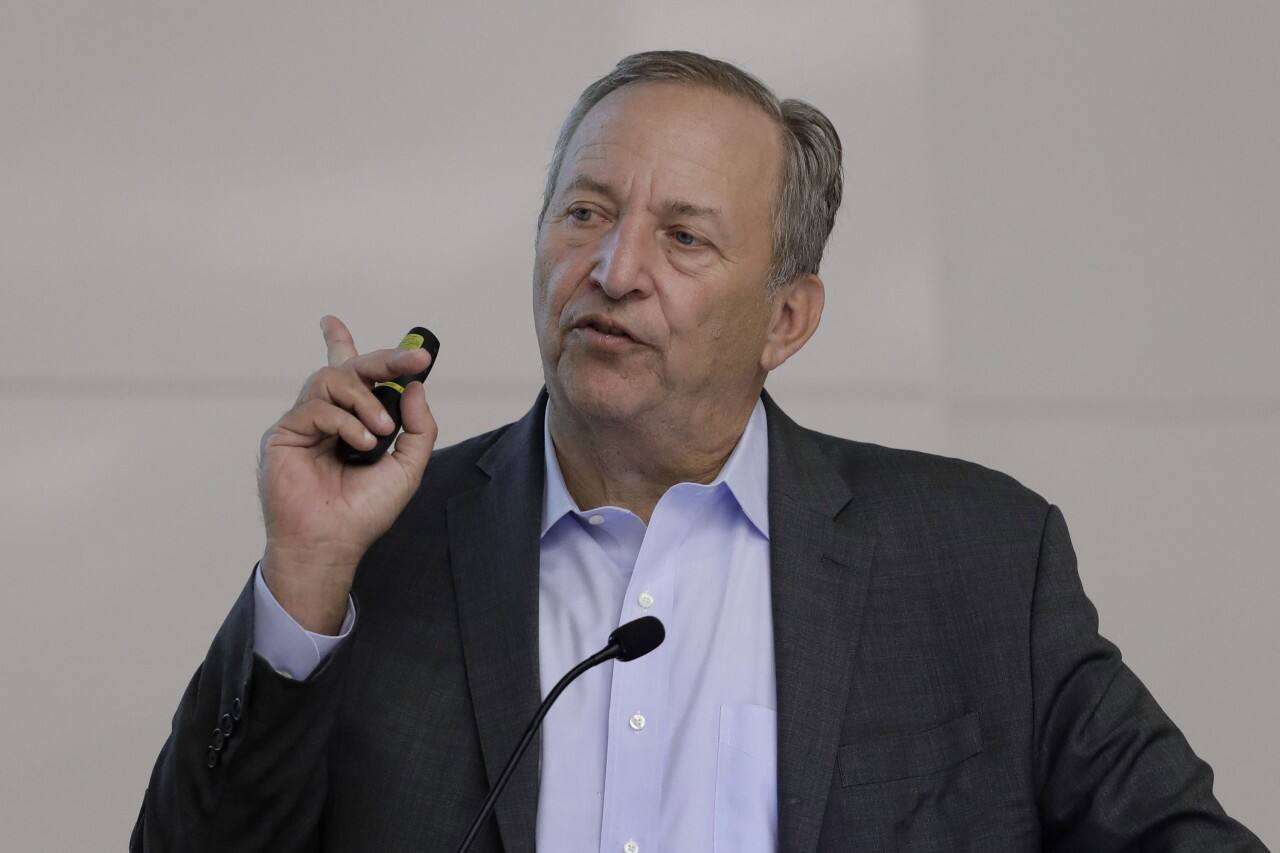 Larry Summers says Fed forecasts look ridiculous, warns on rate delay