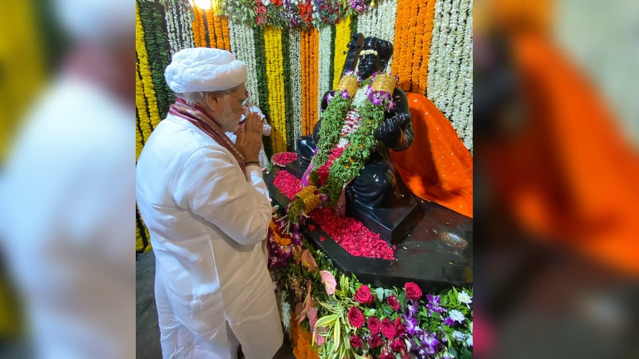 Prime Minister Narendra Modi offered prayers to Sant Tukaram Ji in Pune. The ideals of Sant Tukaram motivate several people. He inspires us to serve others and nurture a compassionate society. (Image: Twitter @PMOIndia)