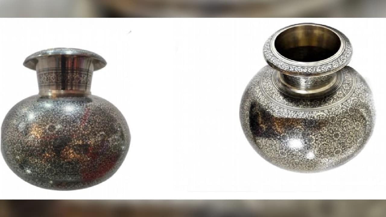 PM Modi gifted a &lsquo;Metal Marodi carving matka&rsquo; to German Chancellor, Olaf Scholz. This nickel-coated, hand-engraved brass vessel is a masterpiece from District Moradabad, which is also known as &lsquo;Peetal Nagari&rsquo; or &lsquo;brass city&rsquo; of Uttar Pradesh. After casting the pot, the design that has to be engraved is first sketched on paper. An otline of the whole design is done with a fine engraving tool hammered with a wooden block. This particular type of engraving is called Marodi. (Source: ANI)