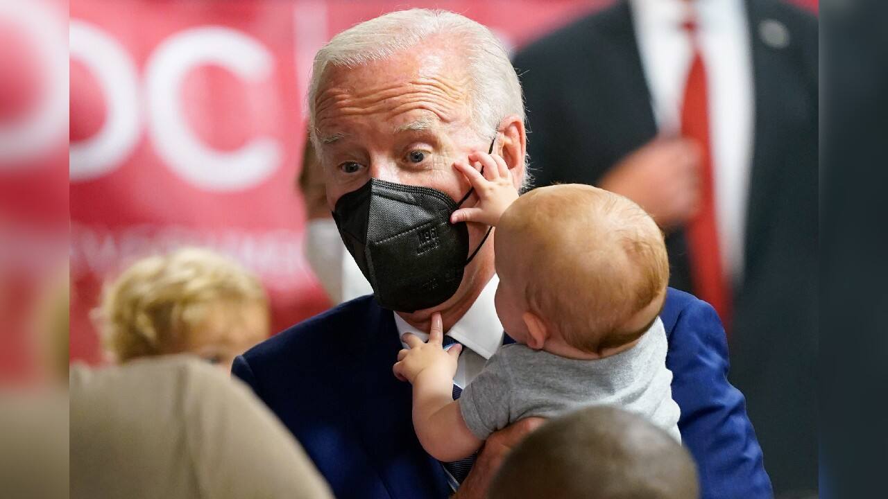 President Joe Biden visited a vaccination clinic on June 21 to celebrate that virtually all Americans can now get a COVID-19 shot on June 21 after the authorization of vaccines for kids under 5 over the weekend. (Image: AP)