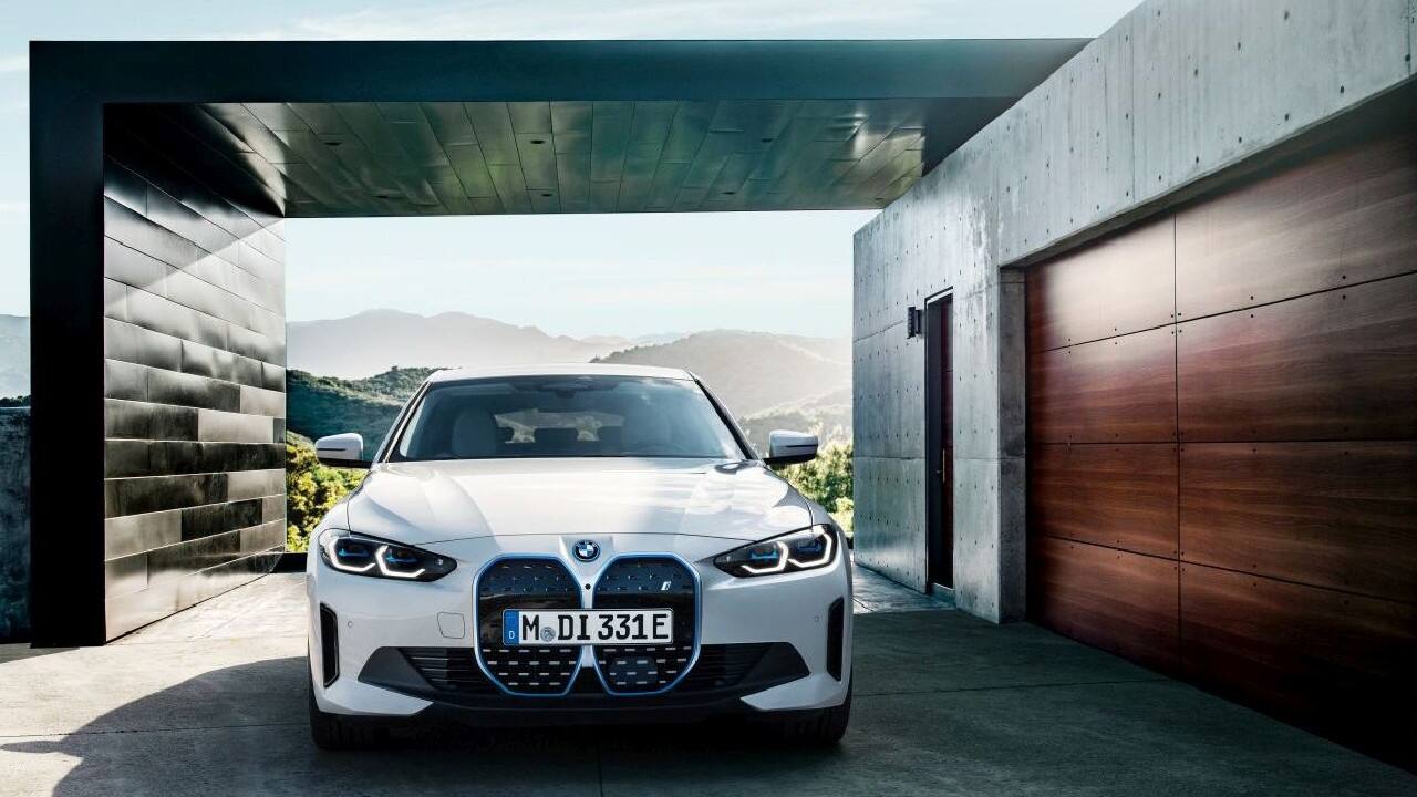 In terms of design, the i4 is largely identical to the ICE-powered 4 Series Gran Coupe (as we mentioned earlier). Of course, there are EV-specific tweaks and changes to the car, most of which are fairly functional. Take for the -example, the closed-off kidney grille and the 17-inch alloys. Both of these incorporated to improve aerodynamics on the i4. The bumpers, both at the front and the rear, have been tweaked as well with blue accents to highlight its electric nature. Headlamps remain the same quad-hexagonal daytime driving lights as the ICE as are the tail lamps. (Image: BMW)