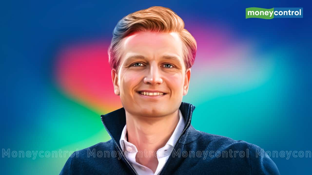 India should do away with import bond to increase global presence in shipping industry: Christian Roeloffs