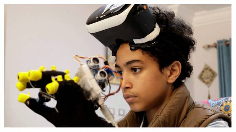 Watch: A 13-year-old boy is creating his own metaverse at home