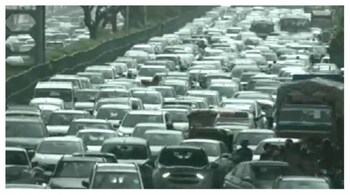 Delhi rain: Cars lined up on the Delhi-Gurugram highway on June 30. (Image credit: Screengrab from video tweeted by @ANI)