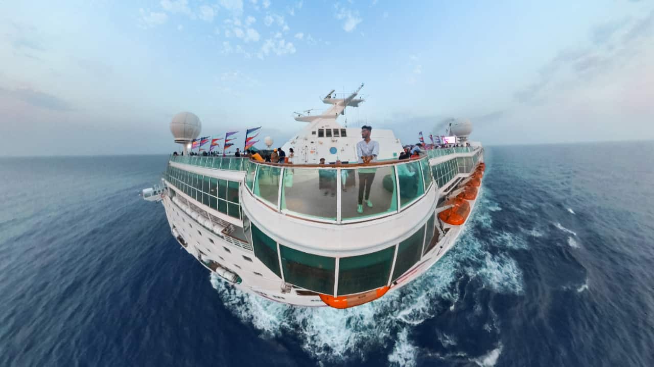 MC Travel Special | People watching on a cruise