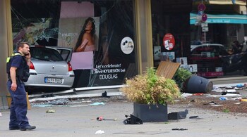 A first responder works near the car that crashed into a group of people, injuring dozens of others and killing at least one, at Tauentzien Strasse near Kaiser Wilhelm Gedaedtniskirche church in Berlin, Germany June 8, 2022. REUTERS/Fabrizio Bensch