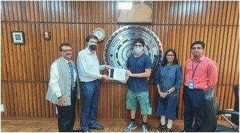 Kalash Gupta was felicitated by IIT Delhi Director after winning the global contest. (Image credit: IITDelhi/Facebook)