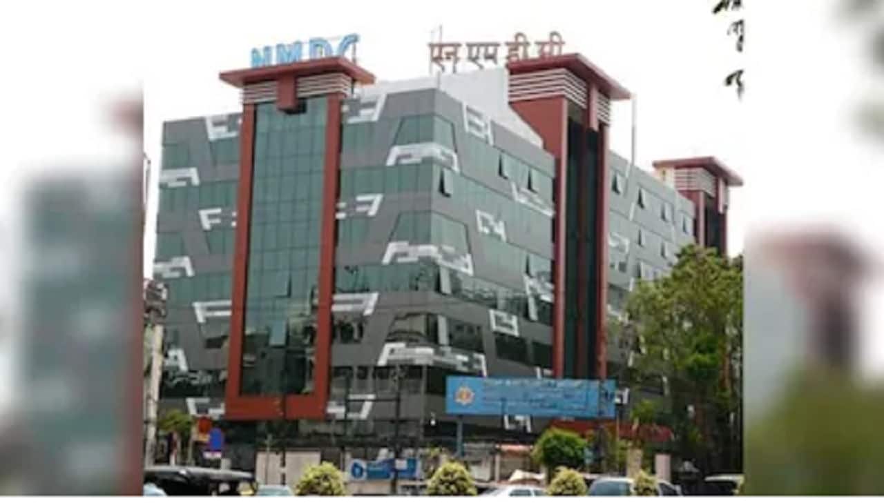 Number of schemes that newly added the stock “NMDC”: 5 | Total number of schemes that held the stock: 40. BOI AXA Large &amp; Mid Cap Equity, ICICI Pru Commodities, IIFL Quant and SBI Large &amp; Midcap Fund were few schemes added the stock afresh in the last two months.