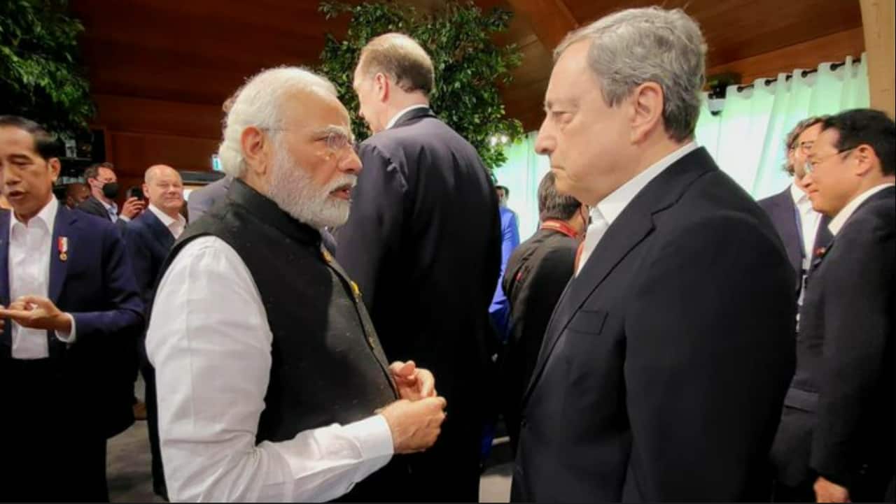 PM Modi met Mario Draghi, Prime Minister of Italy, at the sidelines of the summit. (Image credit: narendramodi/Twitter)