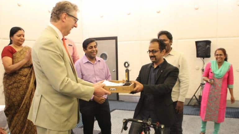 Sathya Sankaran receiving Bicycle Mayor title from Jaap Werner, Consul General of Embassy of the Kingdom of the Netherlands (Credit: Sathya)