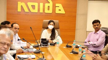 Edifice Engineering Partner Utkarsh Mehta, office-bearers of the Apartment Owners Association (AOA) and senior Noida officials were present during the meeting. 