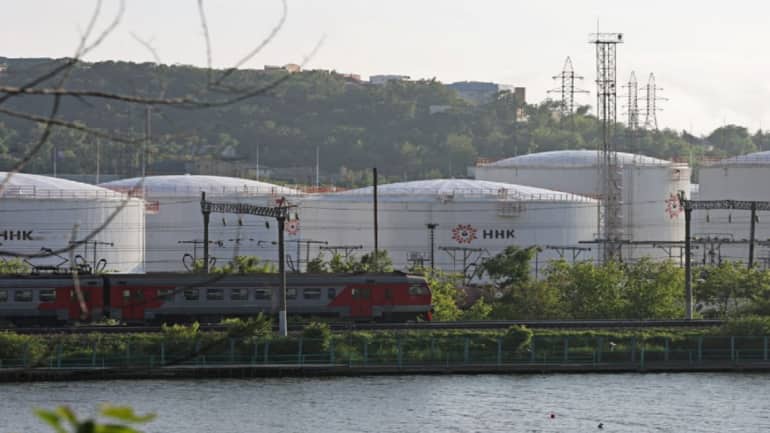 Russian gas flows to Europe fall further amid diplomatic tussle