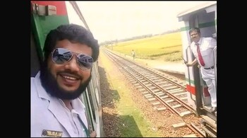 Father and son, both Railways employees, posed for a selfie as their trains crossed. (Image credit: Suresh__dhaka29/Twitter)