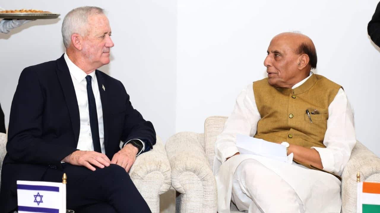 Defence Minister Rajnath Singh and Israeli Defence Minister Benjamin Gantz held a bilateral meeting at Vigyan Bhawan, Delhi on June 2. (Image: Twitter @rajnathsingh)