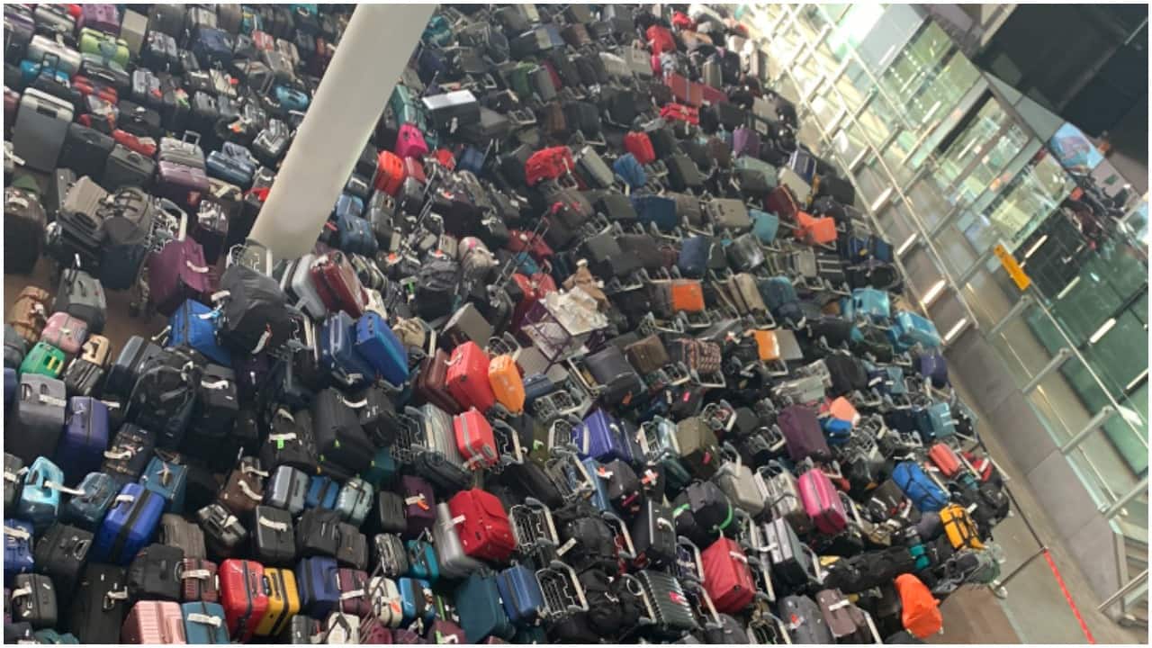 Heathrow Airport Luggage Storage | Cheap & Easy | Bag Storage, Left Luggage  & Lockers