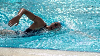 The more time you spend in water, the more you and your lungs get used to being and breathing in water. (Photo: Serena Repice via Unsplash)