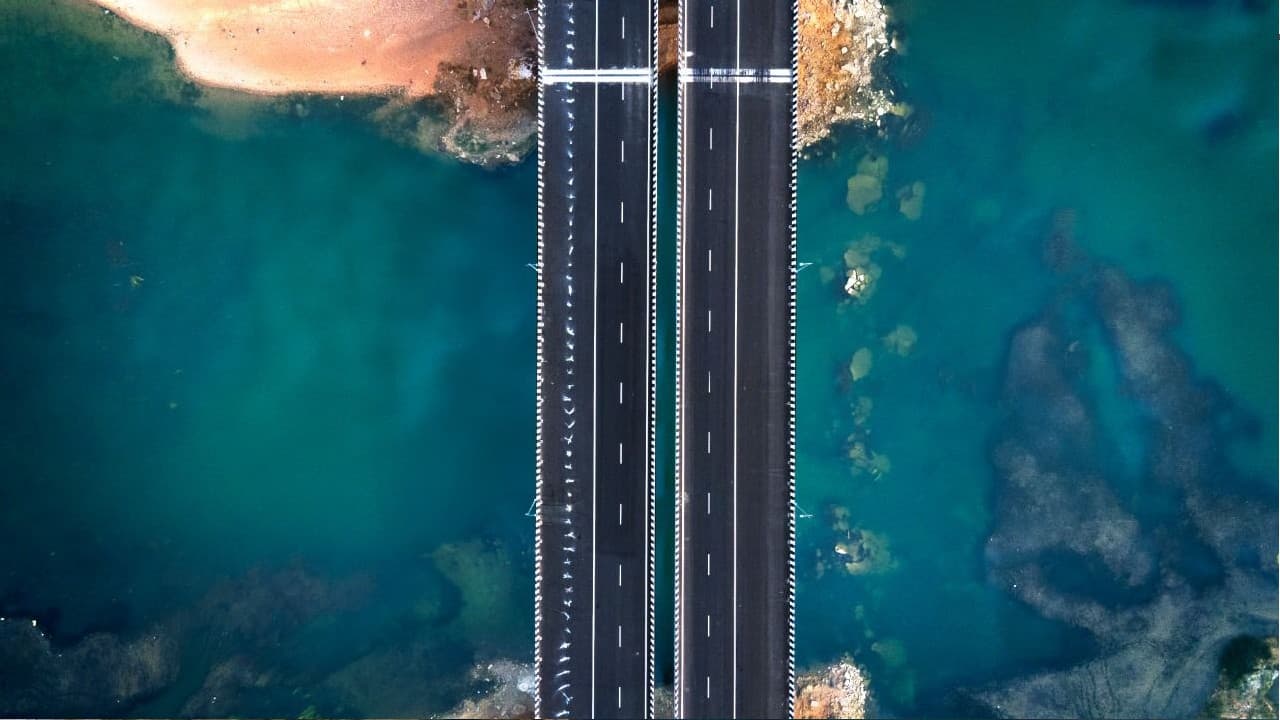 The Bundelkhand Expressway will improve connectivity in the region and will also give a major boost to economic development, resulting in the creation of thousands of jobs for the local people. (Image: upeida.up.gov.in)