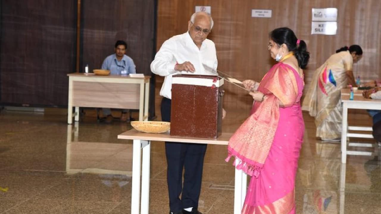 Gujarat CM Bhupendra Patel casts his vote in Gandhinagar in the election being held for the post of President of India. (Image: Twitter @ANI)