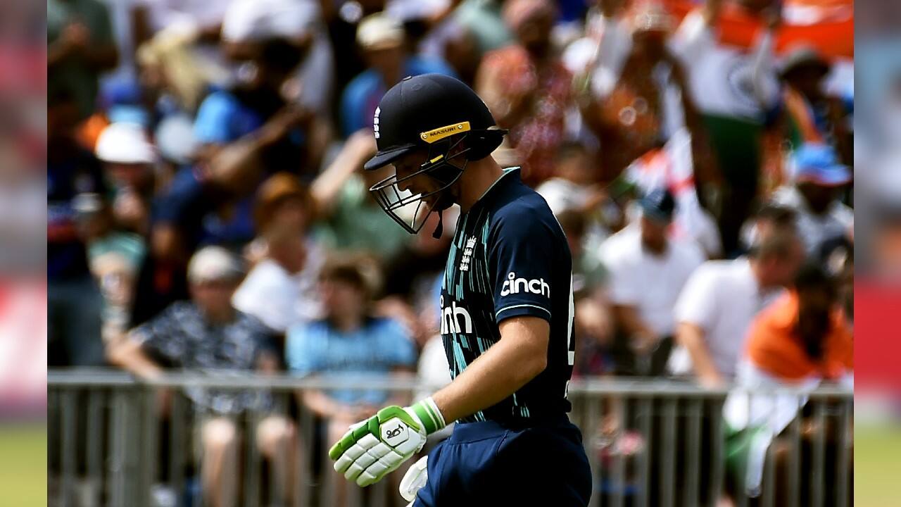 Buttler top-scored with 60 off 80 balls in England’s 259 all out in 45.5 overs, but that was put in the shade by Pandya's 71 off 55 deliveries in a decisive 133-run stand for the fifth wicket with Pant at Old Trafford. (Image: AP)
