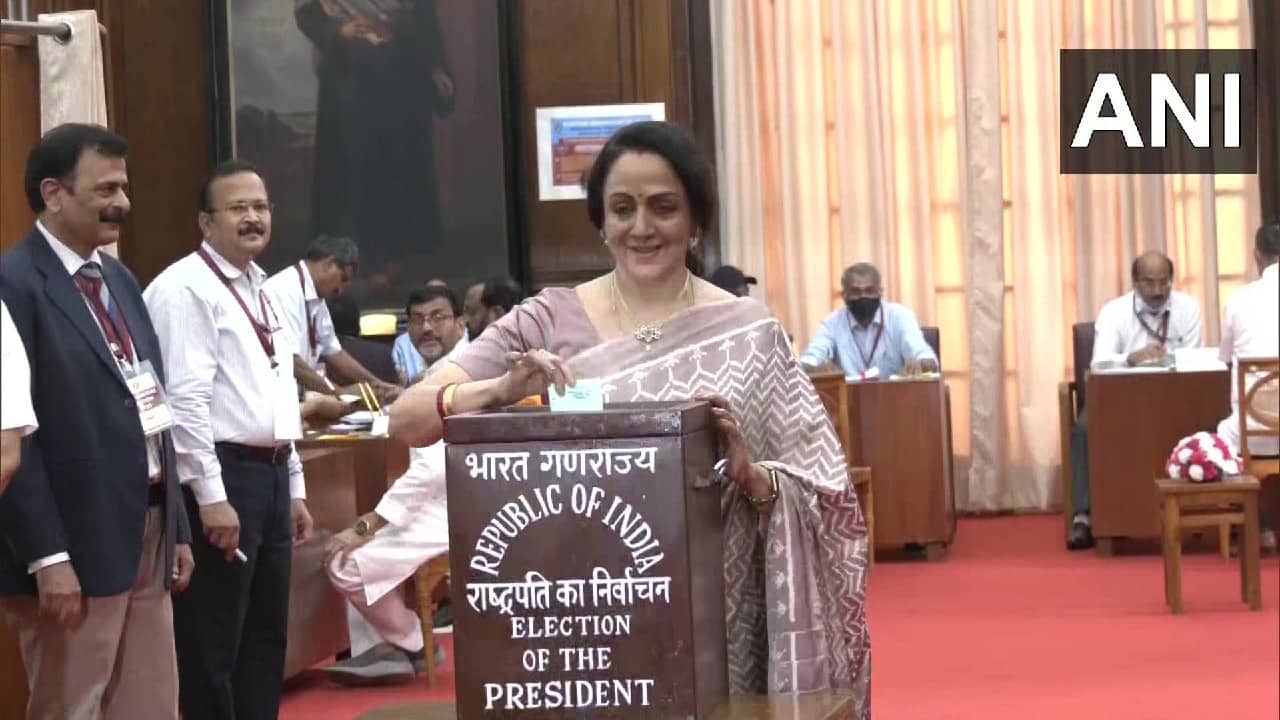 BJP MP Hema Malini casts her vote to elect the new President of India, at the Parliament. (Image: Twitter @ANI)