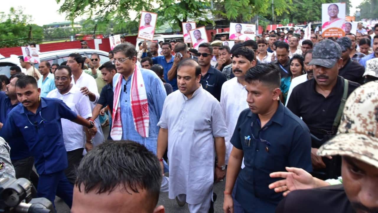 Assam CM Himanta Biswa along with BJP vice president Panda Jay leads a rally to celebrate the grand victory of NDA's Presidential candidate Draupadi Murmu. This is a historic moment for the people of India, said Assam CM Himanta Biswa Sarma. (Image: Twitter @himantabiswa)
