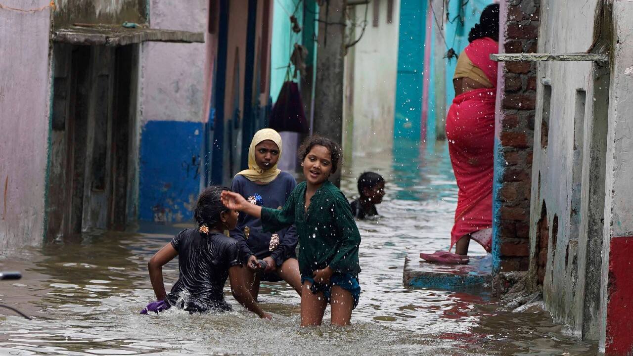 Daily life hit as heavy rain lashes Hyderabad