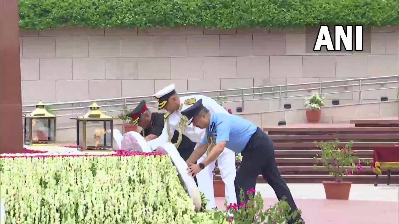 The three service chiefs - Army chief General Manoj Pande, Navy chief Admiral R Hari Kumar and Air Force chief Air Chief Marshal VR Chaudhari - lay wreaths at the National War Memorial in Delhi. (Image: Twitter @ANI)