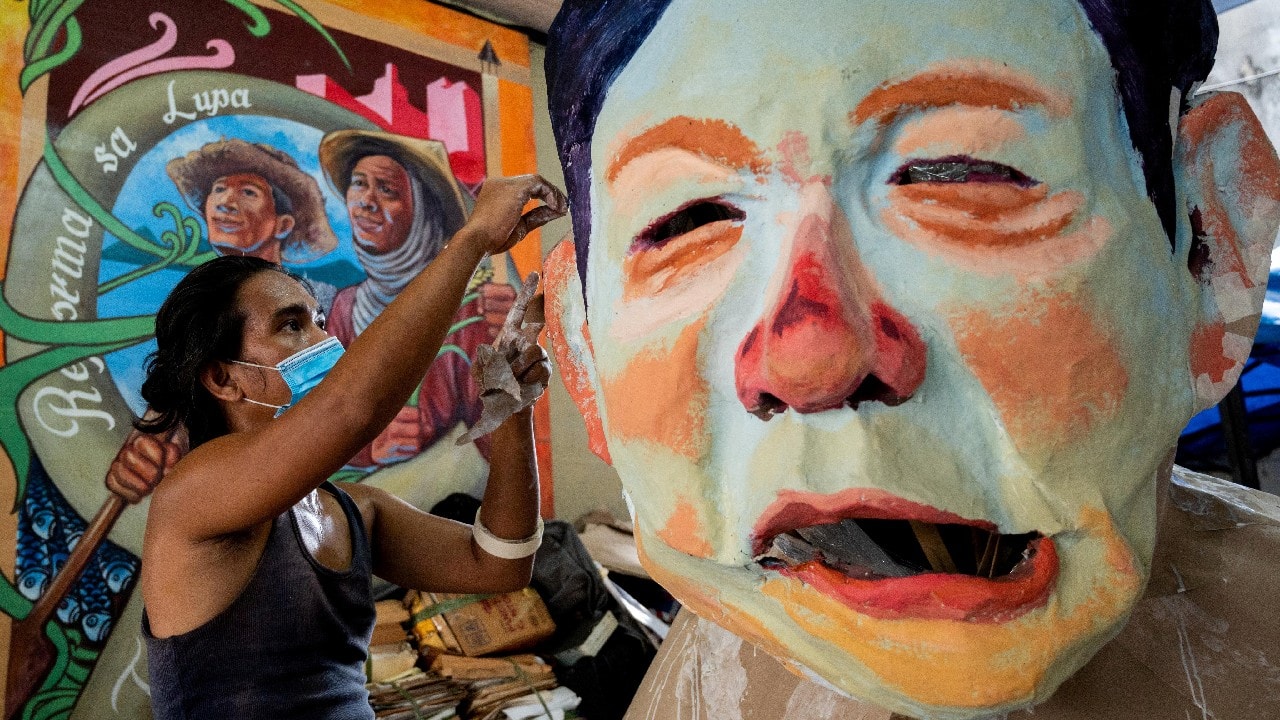 A Filipino activist builds an effigy depicting Philippine President Ferdinand Marcos Jr. ahead of Marcos' first State of the Nation Address, in Quezon City, Metro Manila, Philippines, July 24. (Image: Reuters)