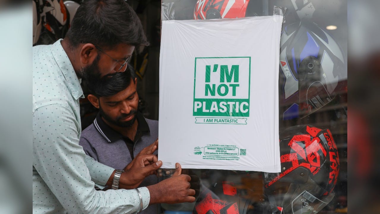 Plastic ban chokes small restaurants, street vendors under sudden spike in cost Plastic ban chokes small restaurants, street vendors under sudden spike in cost