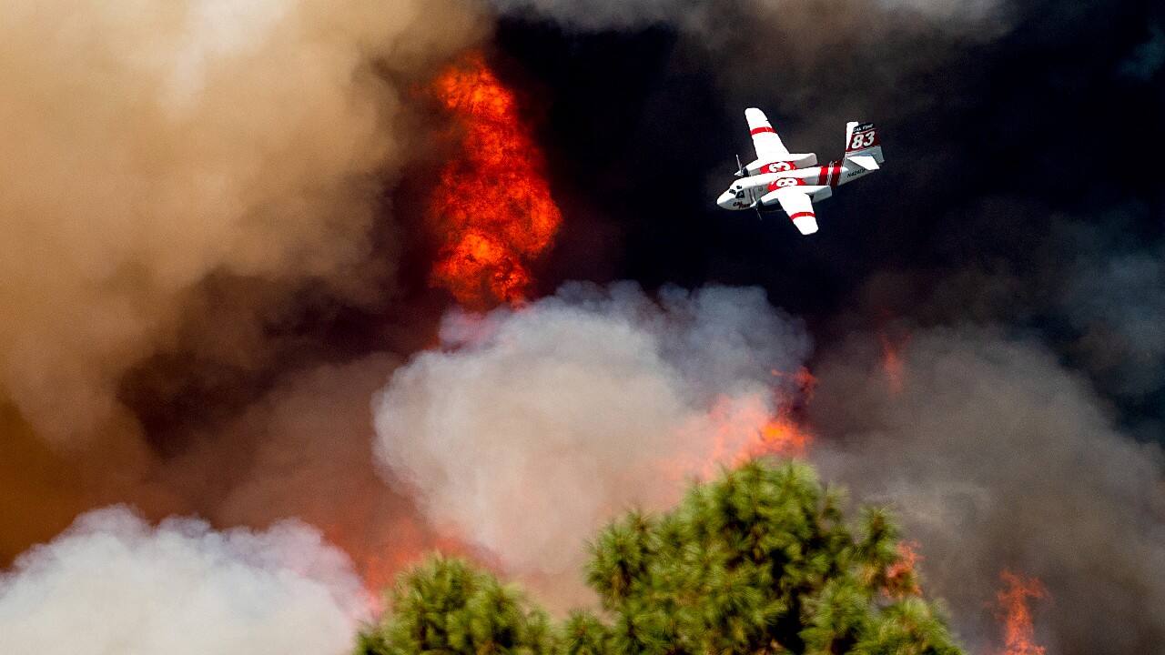 More than 3,000 firefighters supported by two dozen helicopters and 94 bulldozers were battling the blaze that erupted last Friday southwest of the park, near the town of Midpines. It exploded in size on Saturday as flames churned through tinder-dry brush and trees amid the worst drought in decades. (Image: AP)