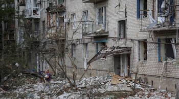 A local resident walks near his residential building damaged by a Russian military strike, amid Russia's invasion on Ukraine, in the town of Chasiv Yar, in Donetsk region, Ukraine July 10. (Image: Reuters)