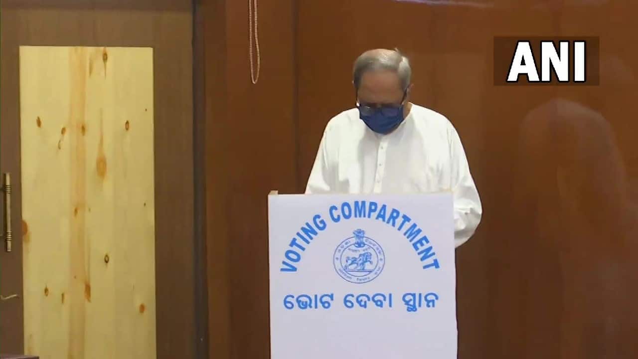 Odisha CM Naveen Patnaik votes in the 15th Presidential election, at the State Assembly in Bhubaneswar. (Image: Twitter @ANI)