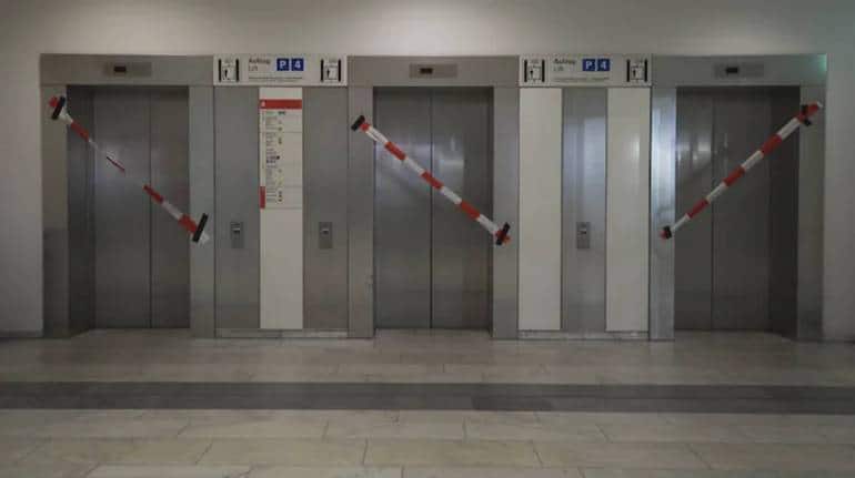 Mumbai: Lift collapses from 4th floor in Trade World Building at Kamala Mills Compound, at least 12 people injured - Vimarsana News