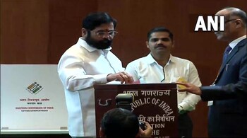 CM Eknath Shinde casting his vote for Presidential election