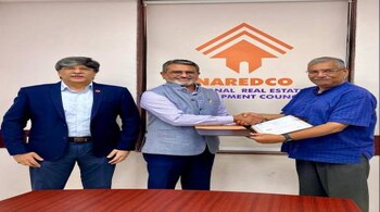 Alok Gupta DG, NAREDCO, exchanging MoU with Sunil Tyagi, honorary secretary, WAI.