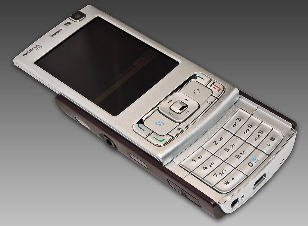 The 2007 Nokia N95 had a slide-out keypad. (Image: Asim18/Wikimedia CC BY-SA 4.0)