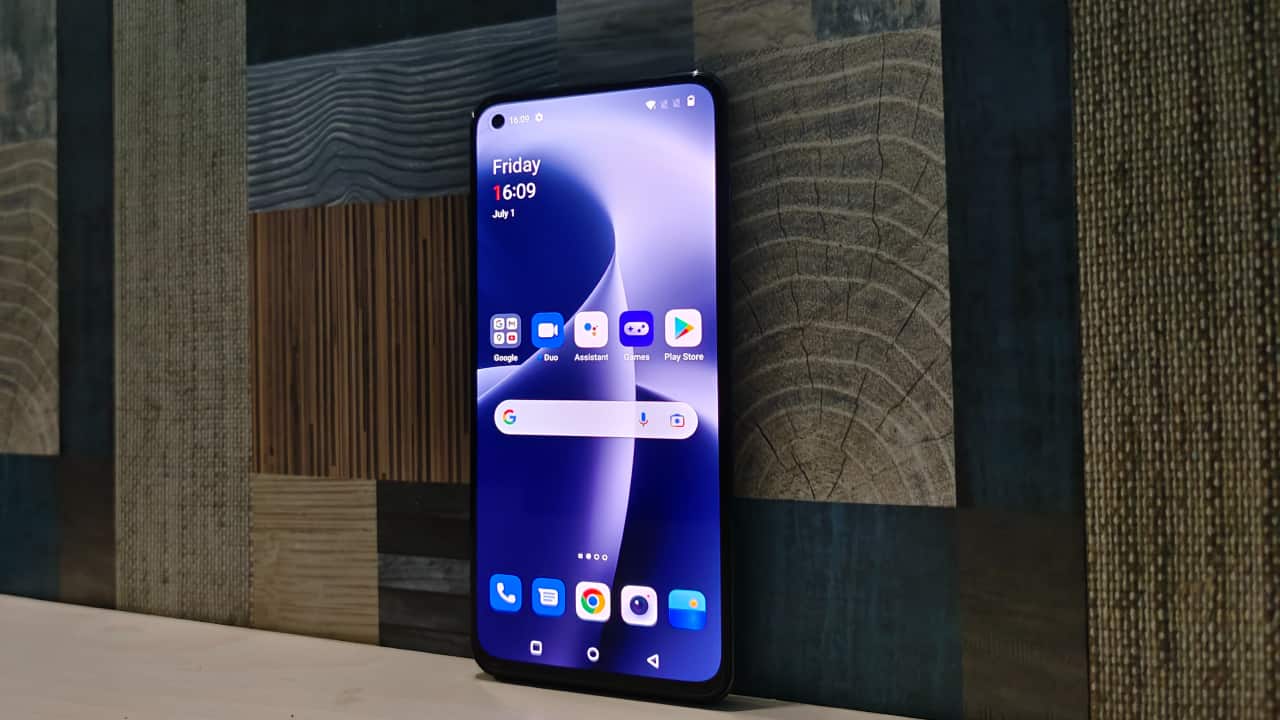 There are two cut-outs on the back for the cameras that house three lenses. The camera island also includes LED flash modules. Apart from the alert slider, you also get a power button on the right and a volume button on the left. There’s a speaker grille, USB Type-C port, and SIM tray on the bottom, although the headphone jack is missing. The overall design and build of the OnePlus Nord 2T are excellent, the phone is rather comfortable to use and has a premium feel to it. 