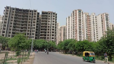 Will Mumbai builders succeed in doing what the planners of Navi Mumbai had  first intended?