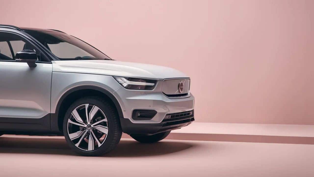 Volvo XC40 Recharge | The Volvo XC40 Recharge is the EV in this list. Set to launch on July 26, the XC40 Recharge that we are getting is what is essentially the facelift of the version in the international market. In terms of design, you get a very classy looking SUV with a body-coloured panel for the front grille (since the air intakes are not needed anymore), headlamps with a new iteration of the ‘Thor’s Hammer’ DRLs and thin black cladding. The XC40 gets a set of two electric motors, one at each axle. Combined, this system produces 408 hp of maximum power and 660 Nm of peak torque. This is powered by a 78 kWh battery pack that allows for a total range of 418 km on a single charge according to the WLTP cycle. Volvo has also integrated 150 kW DC fast charging that is capable of charging the car from 10 percent to 80 percent in 33 minutes. On the other hand, a 50 kW charger should be able to top up the car in two-and-a-half hours. As for pricing, expect a figure close to the Rs 60-65 lakh mark. The XC40 Recharge should be loaded up on tech, too, with the new android-based infotainment system and built-in telematics, wireless charging, connected car tech and level two autonomous driving tech. (Image: Volvo Cars)