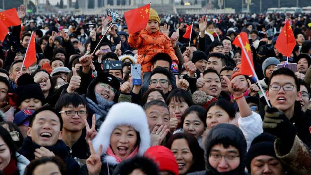 China's population falls, heralding a demographic crisis